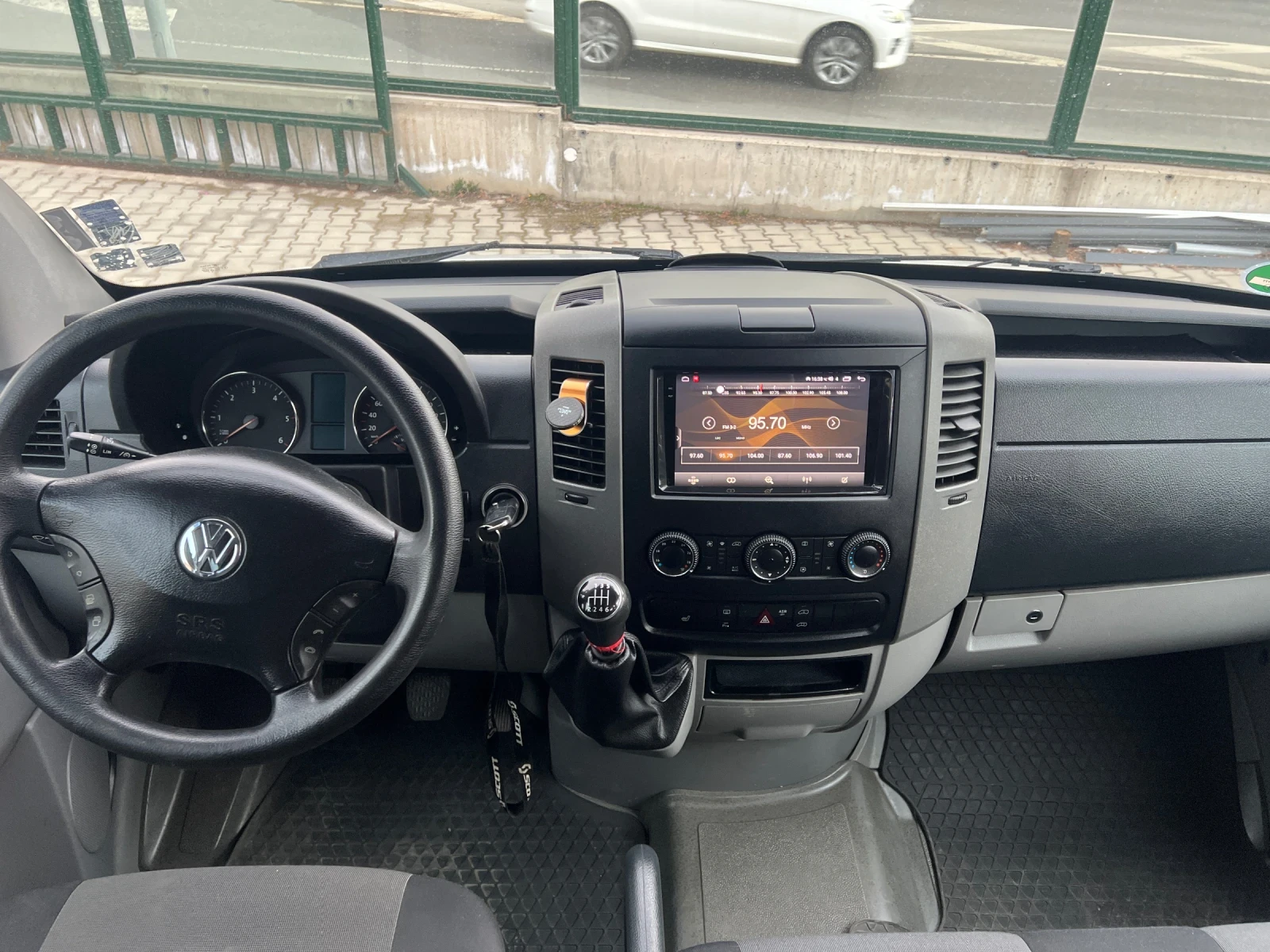 VW Crafter 2.0TDI, снимка 7 - Бусове и автобуси - 53949139