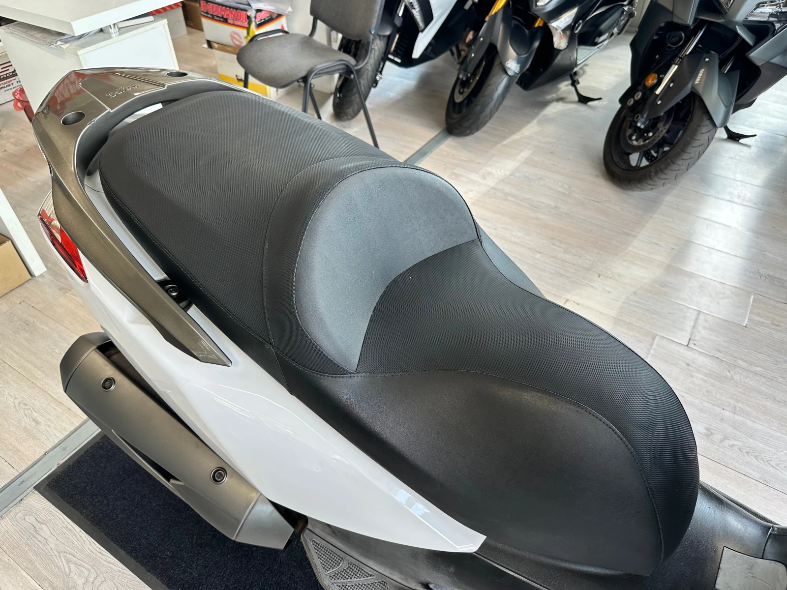 Kymco Downtown 300i 06.2010г., снимка 4 - Мотоциклети и мототехника - 55902637