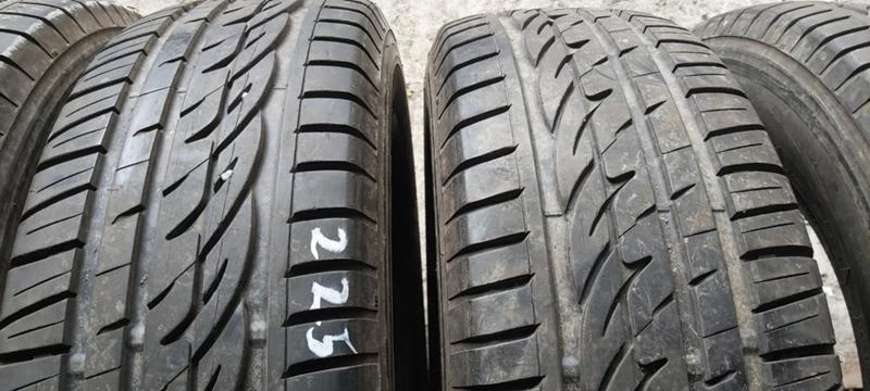 Гуми Зимни 225/70R16, снимка 5 - Гуми и джанти - 31140757