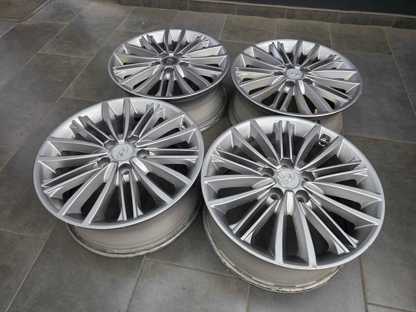 Джанти за Hyundai, снимка 4 - Гуми и джанти - 56718214