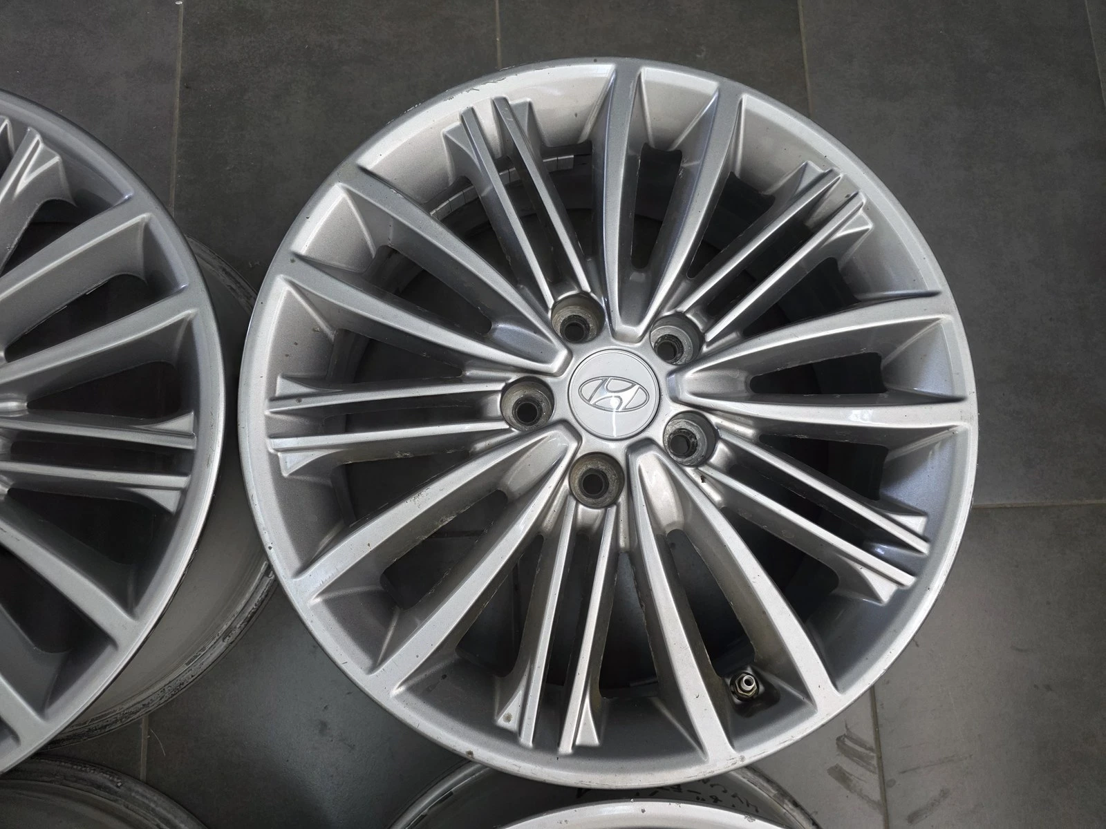 Джанти за Hyundai, снимка 6 - Гуми и джанти - 56718214