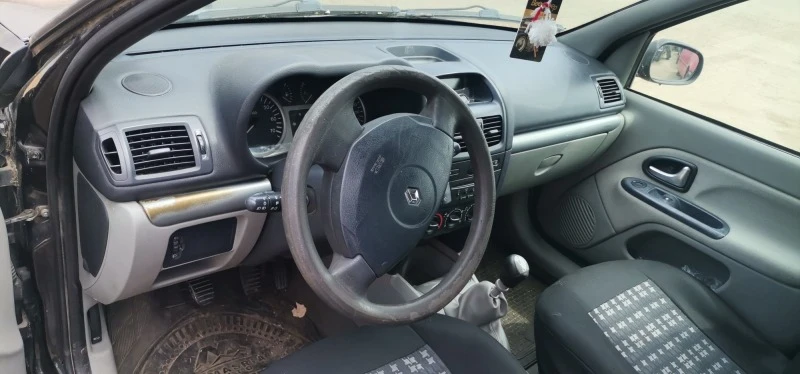 Renault Clio 1.5, снимка 5 - Автомобили и джипове - 46302352