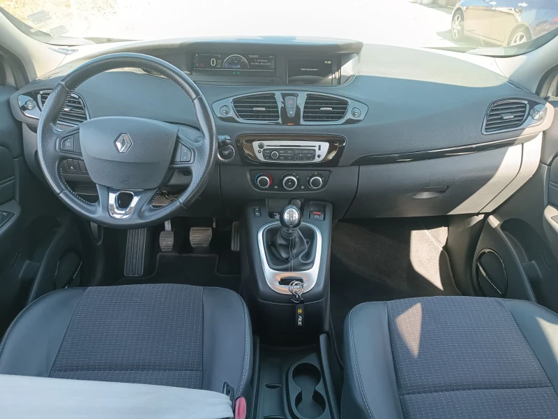 Renault Scenic Bose, снимка 10 - Автомобили и джипове - 47379236