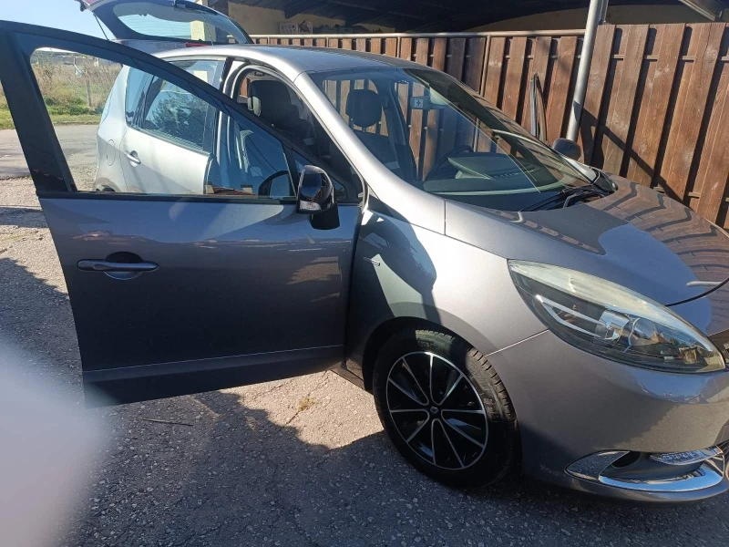 Renault Scenic Bose, снимка 4 - Автомобили и джипове - 47379236