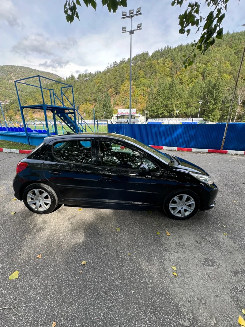 Peugeot 207 1.6 Navi/Camera, снимка 3 - Автомобили и джипове - 47461315