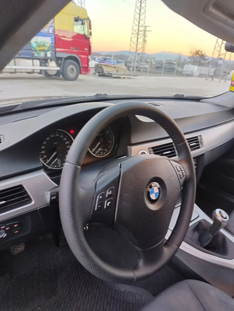 BMW 320 Е91, снимка 7 - Автомобили и джипове - 48383648