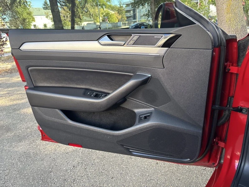 VW Arteon SEL R-Line* АвтоКредит* (ЦЕНА ДО БГ), снимка 6 - Автомобили и джипове - 52553631