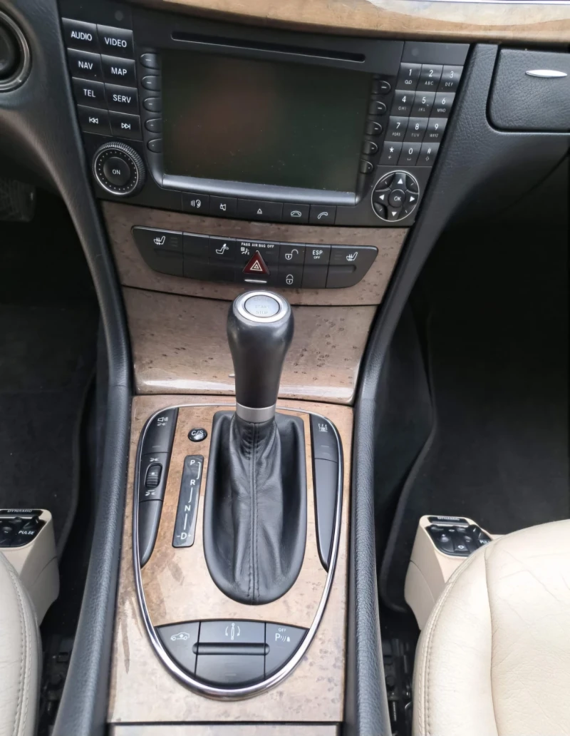 Mercedes-Benz E 500 Avantgarde AMG Pack 4-matic, снимка 8 - Автомобили и джипове - 53050087