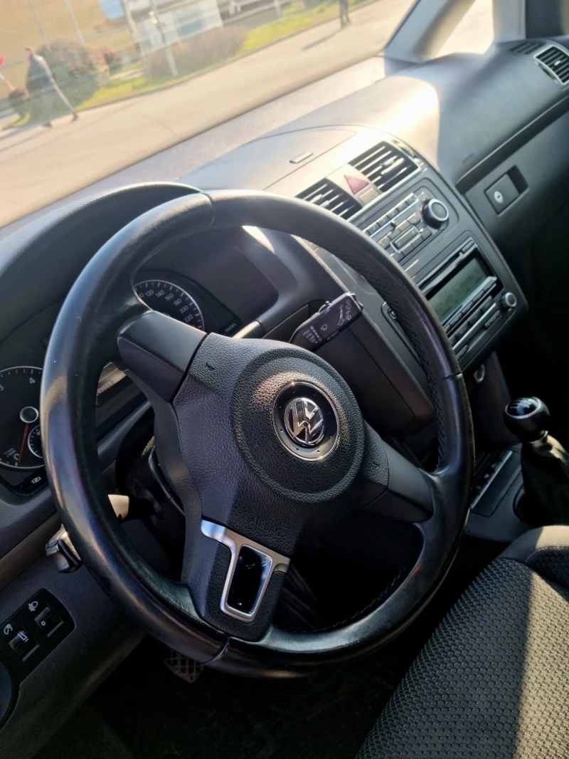 VW Touran 1.6 TDI, снимка 7 - Автомобили и джипове - 53121602