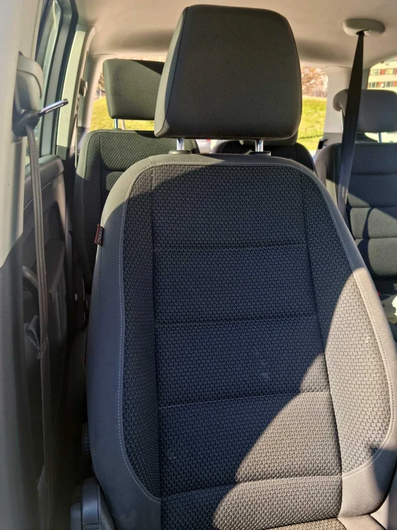 VW Touran 1.6 TDI, снимка 10 - Автомобили и джипове - 53121602