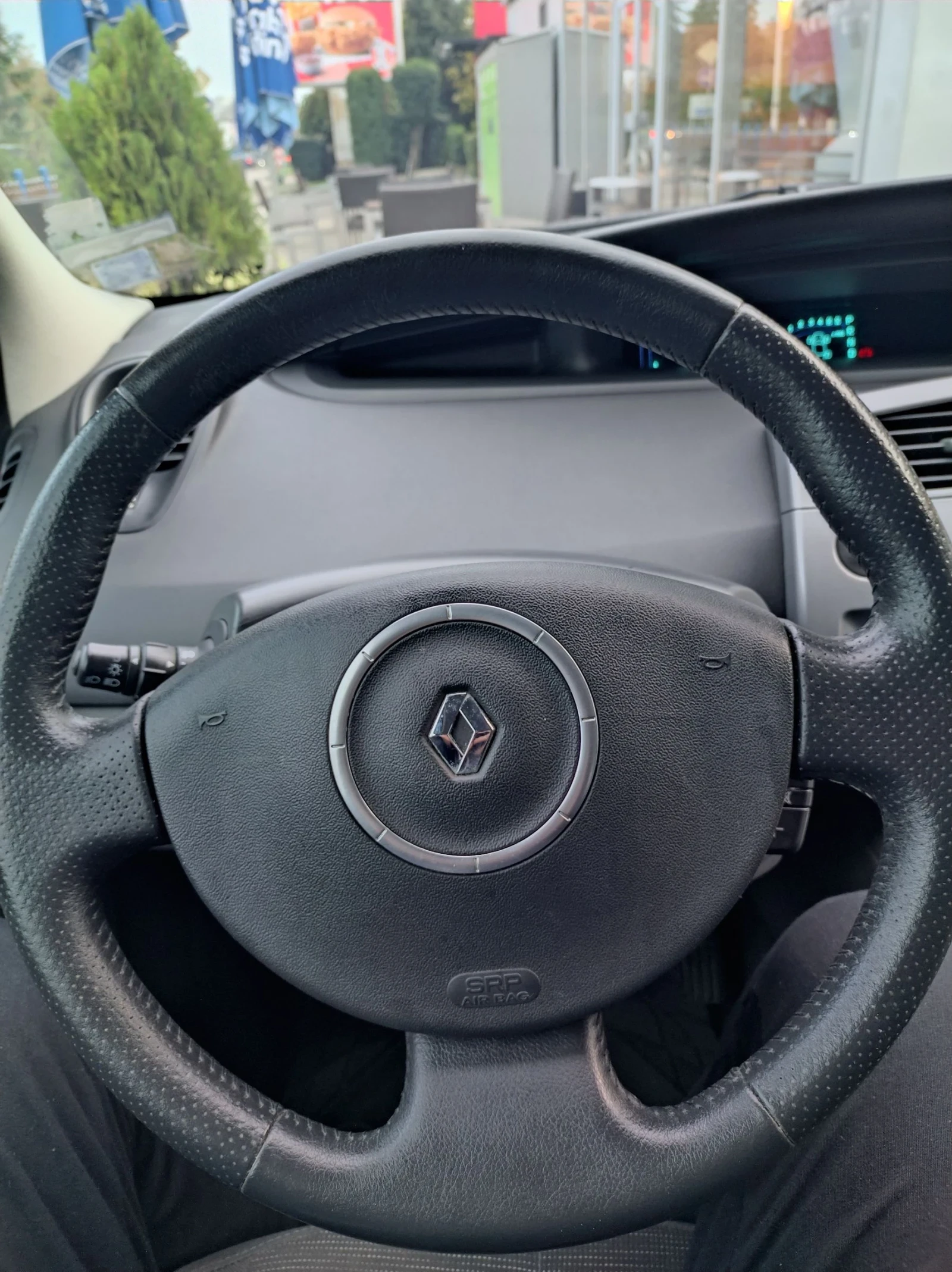 Renault Scenic 1.9 DCI АВТОМАТ - изображение 6