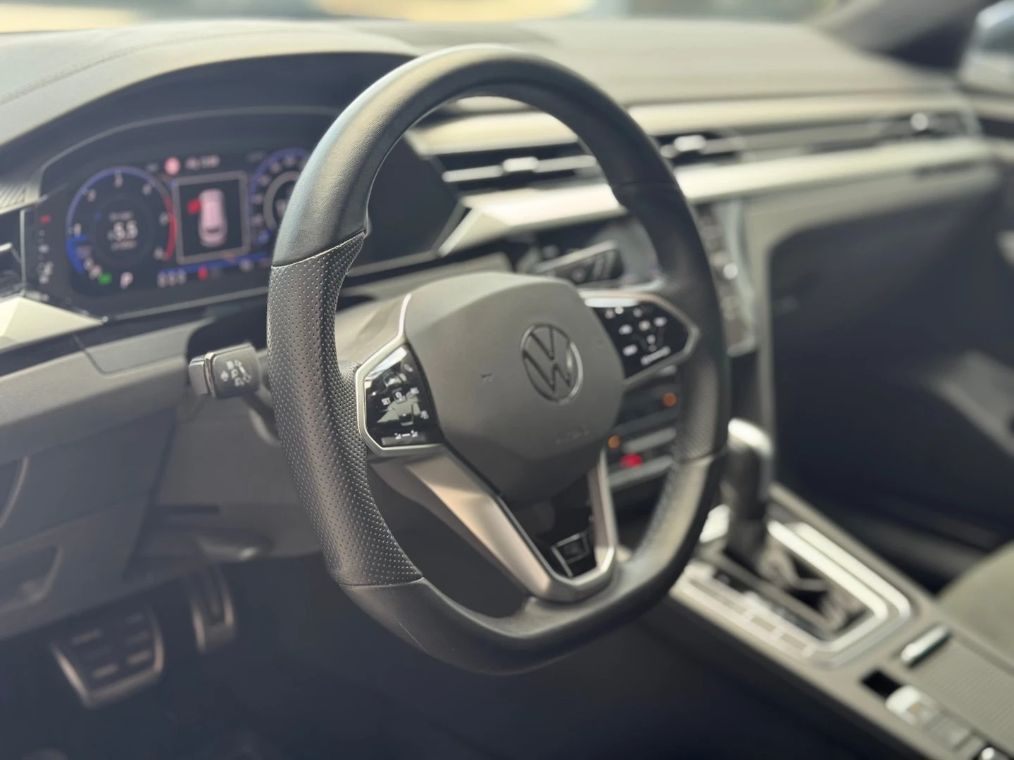 VW Arteon R-Line 2.0 TDI SCR DSG, снимка 10 - Автомобили и джипове - 55389472