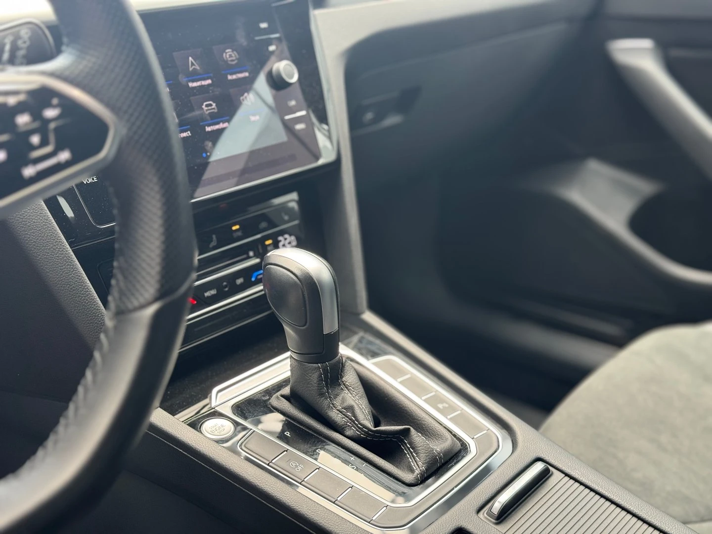 VW Arteon R-Line 2.0 TDI SCR DSG, снимка 11 - Автомобили и джипове - 55389472