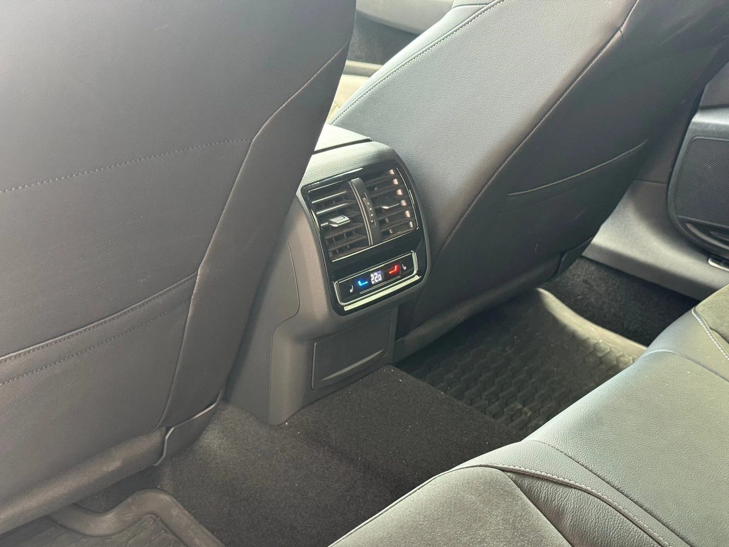 VW Arteon R-Line 2.0 TDI SCR DSG, снимка 7 - Автомобили и джипове - 55389472