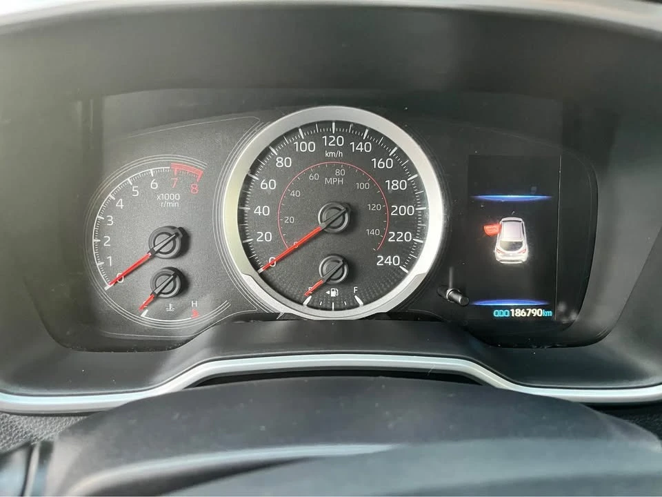 Toyota Corolla Hatchback SE * * CARFAX * *  * *  | Mobile.bg   11