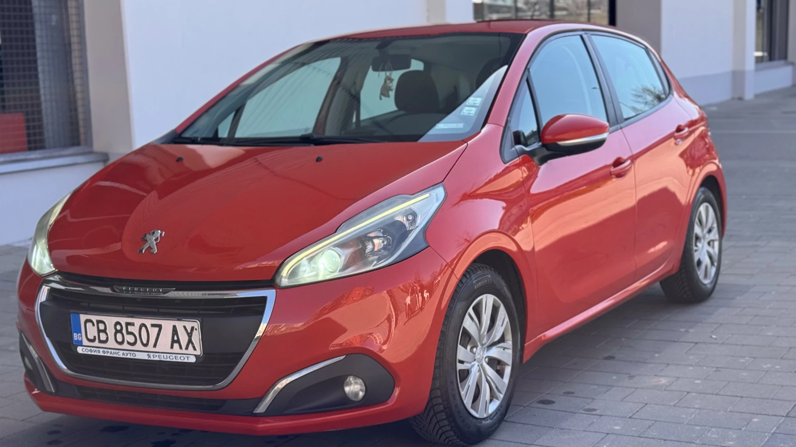 Peugeot 208 НОВ ДВИГАТЕЛ