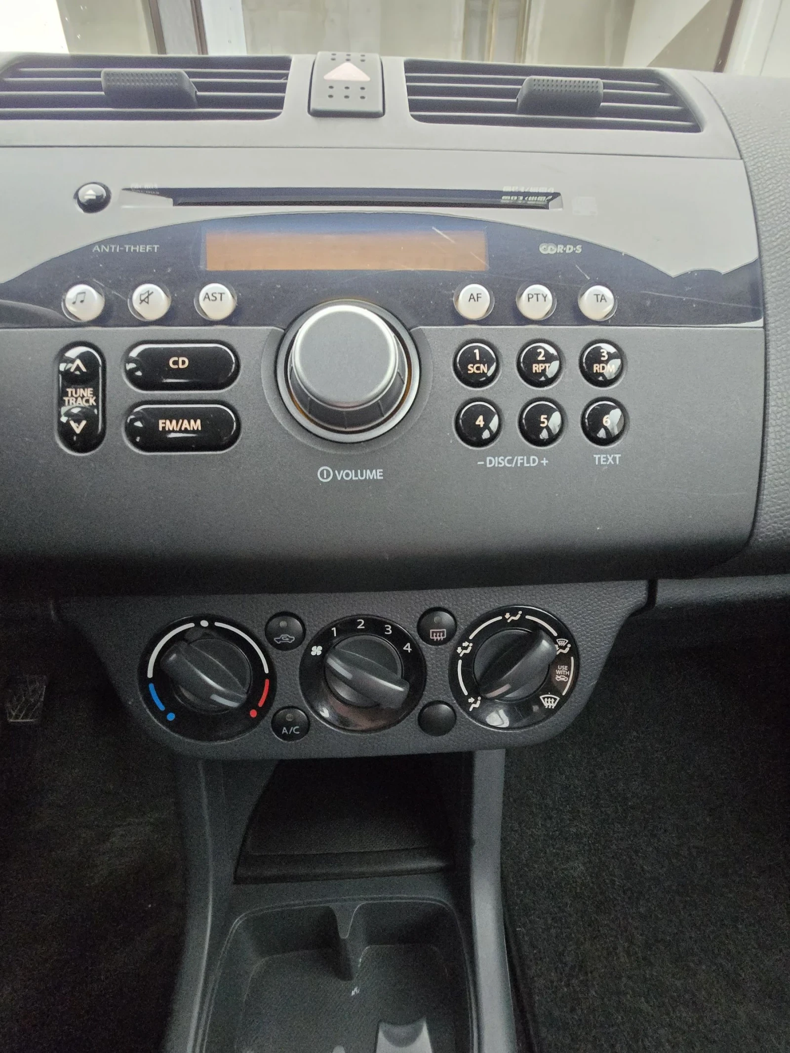 Suzuki Swift 1.3 бензин 90к.с  4Х4 2009г , снимка 10 - Автомобили и джипове - 54000182