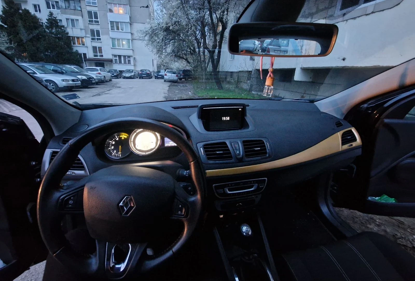 Renault Megane 1.5 dci, снимка 9 - Автомобили и джипове - 54070606