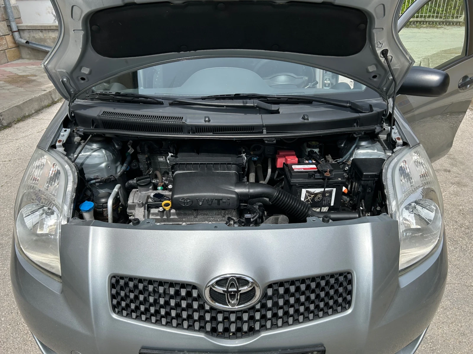 Toyota Yaris 1.3VVTi КЛИМАТИК, снимка 15 - Автомобили и джипове - 54386370