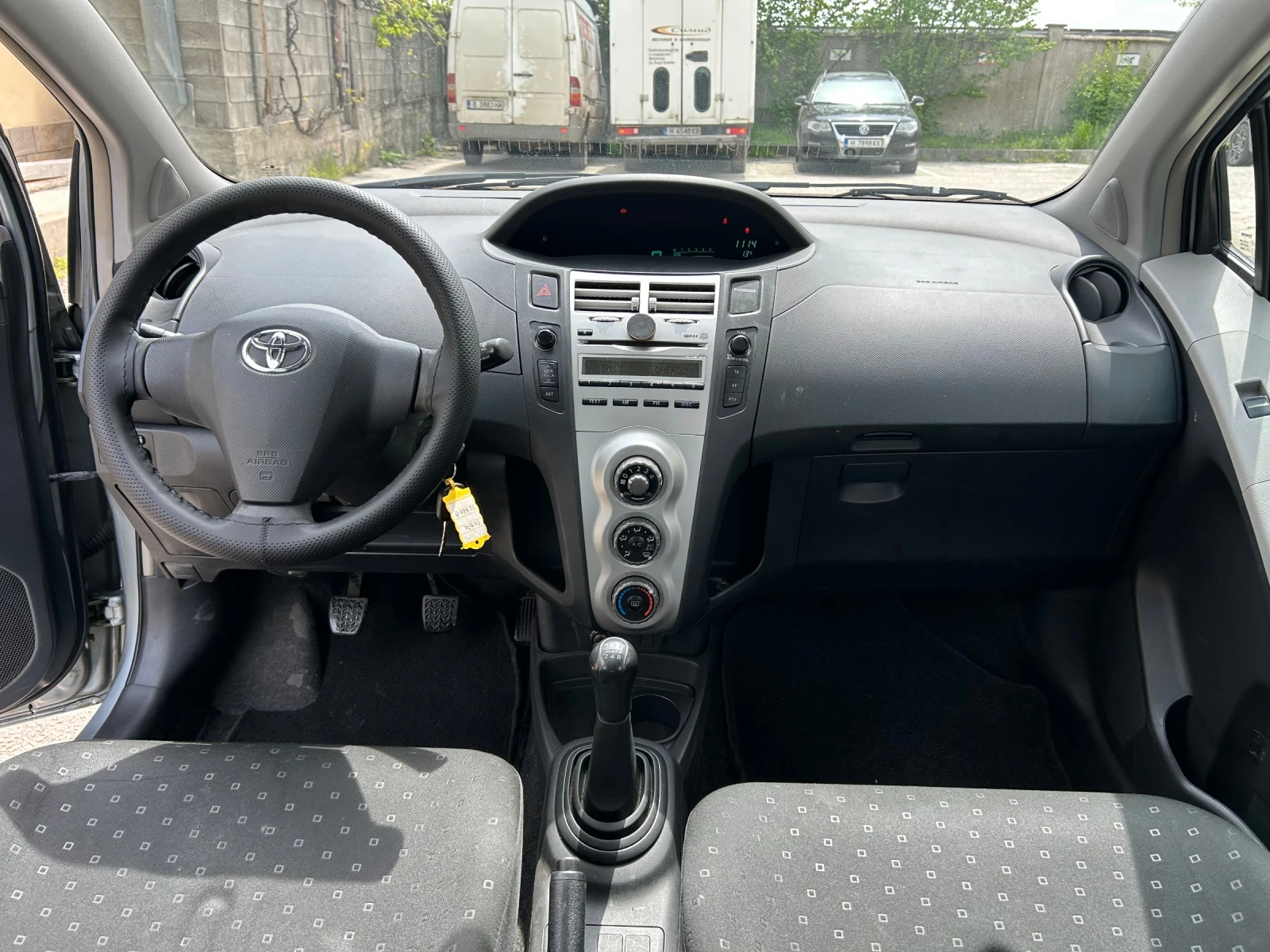 Toyota Yaris 1.3VVTi КЛИМАТИК, снимка 9 - Автомобили и джипове - 54386370