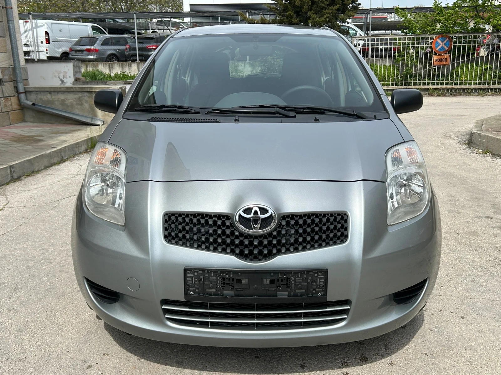 Toyota Yaris 1.3VVTi КЛИМАТИК, снимка 2 - Автомобили и джипове - 54386370