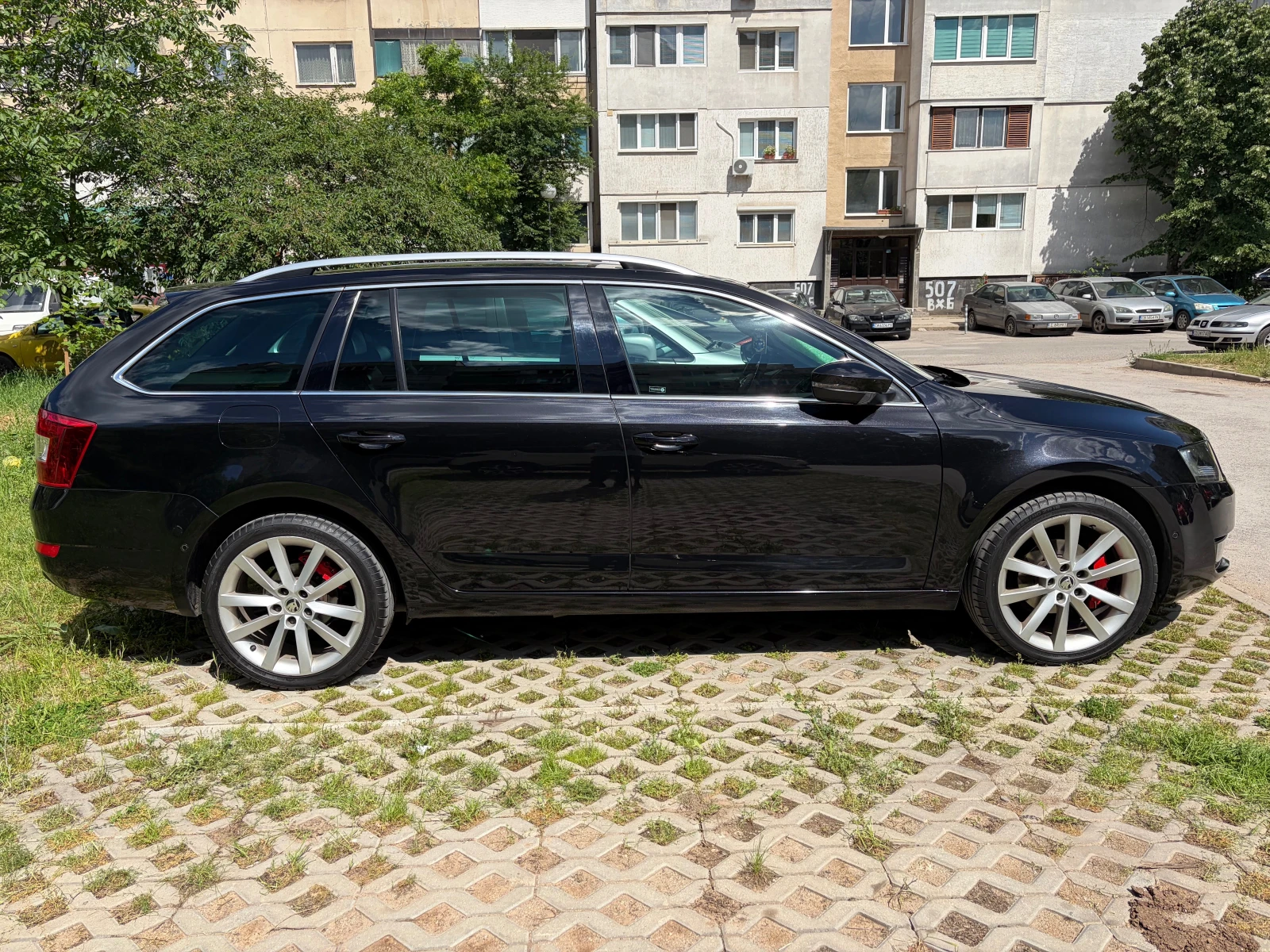 Skoda Octavia 1.6 TDI, снимка 10 - Автомобили и джипове - 54800965
