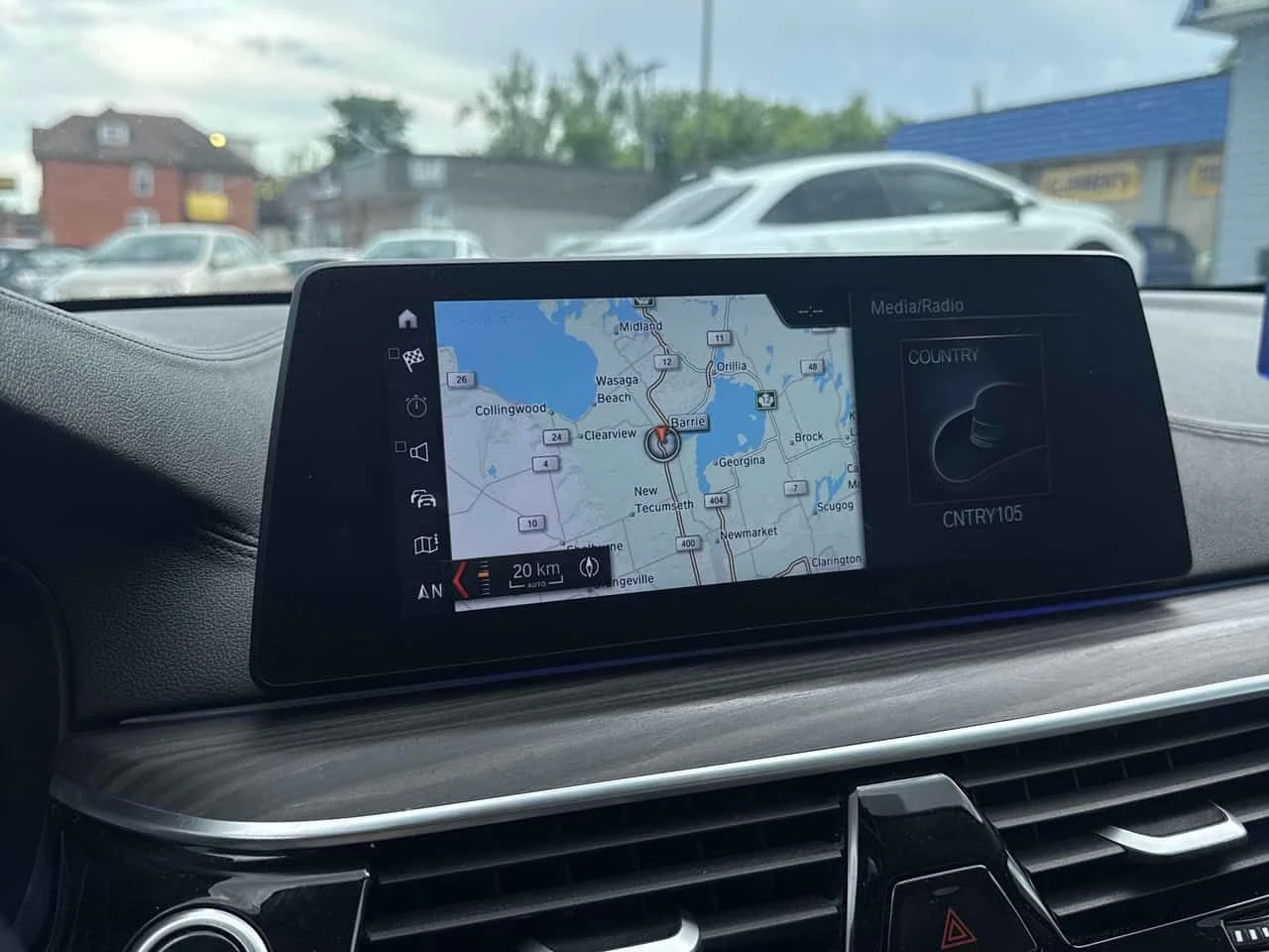 BMW 530  xDrive / CARFAX / HUD / Harman Kardon , снимка 17 - Автомобили и джипове - 55014642