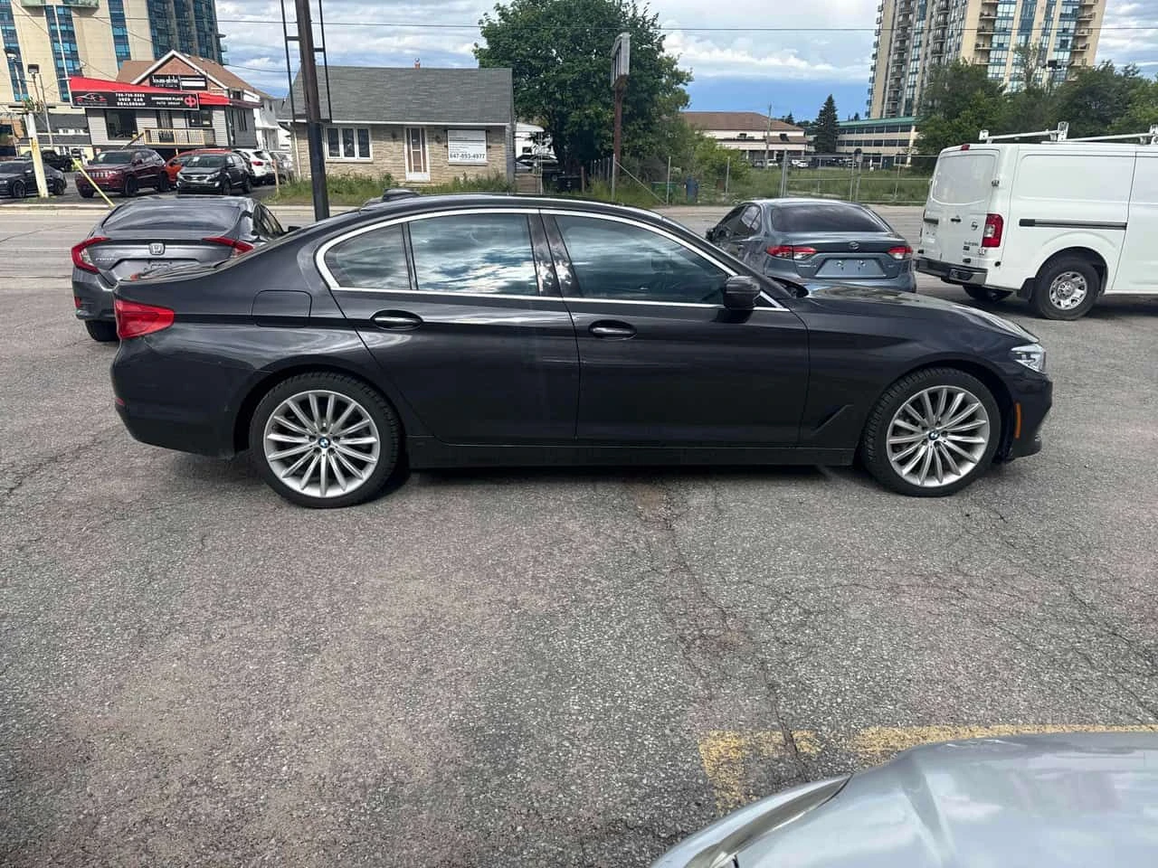 BMW 530  xDrive / CARFAX / HUD / Harman Kardon , снимка 3 - Автомобили и джипове - 55014642