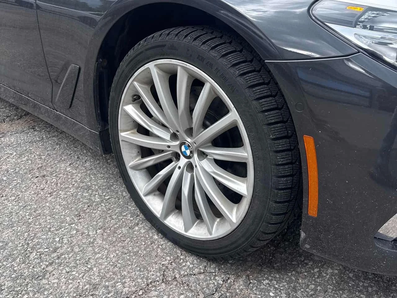 BMW 530  xDrive / CARFAX / HUD / Harman Kardon , снимка 7 - Автомобили и джипове - 55014642