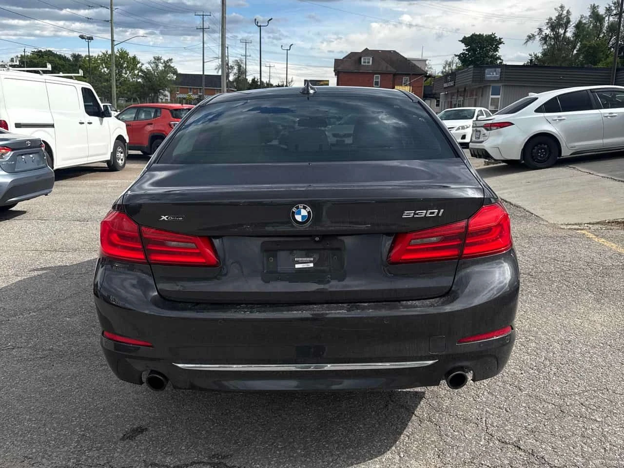 BMW 530  xDrive / CARFAX / HUD / Harman Kardon , снимка 4 - Автомобили и джипове - 55014642