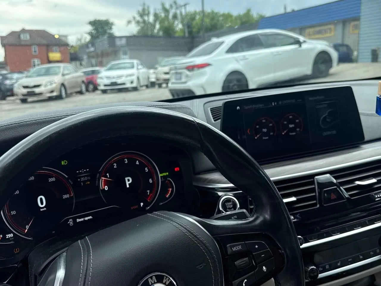 BMW 530  xDrive / CARFAX / HUD / Harman Kardon , снимка 11 - Автомобили и джипове - 55014642