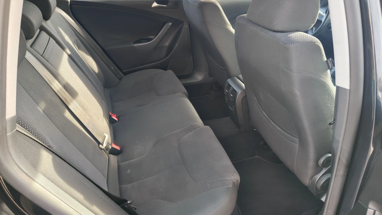VW Passat 2.0 TDI - 110 kc, снимка 10 - Автомобили и джипове - 56329301