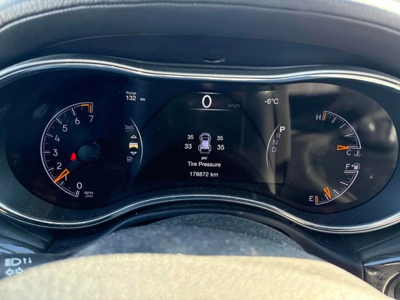 Jeep Grand cherokee Overland * CARFAX * * ПОДГРЕВИ* ШИБИДАХ, снимка 8 - Автомобили и джипове - 53281498