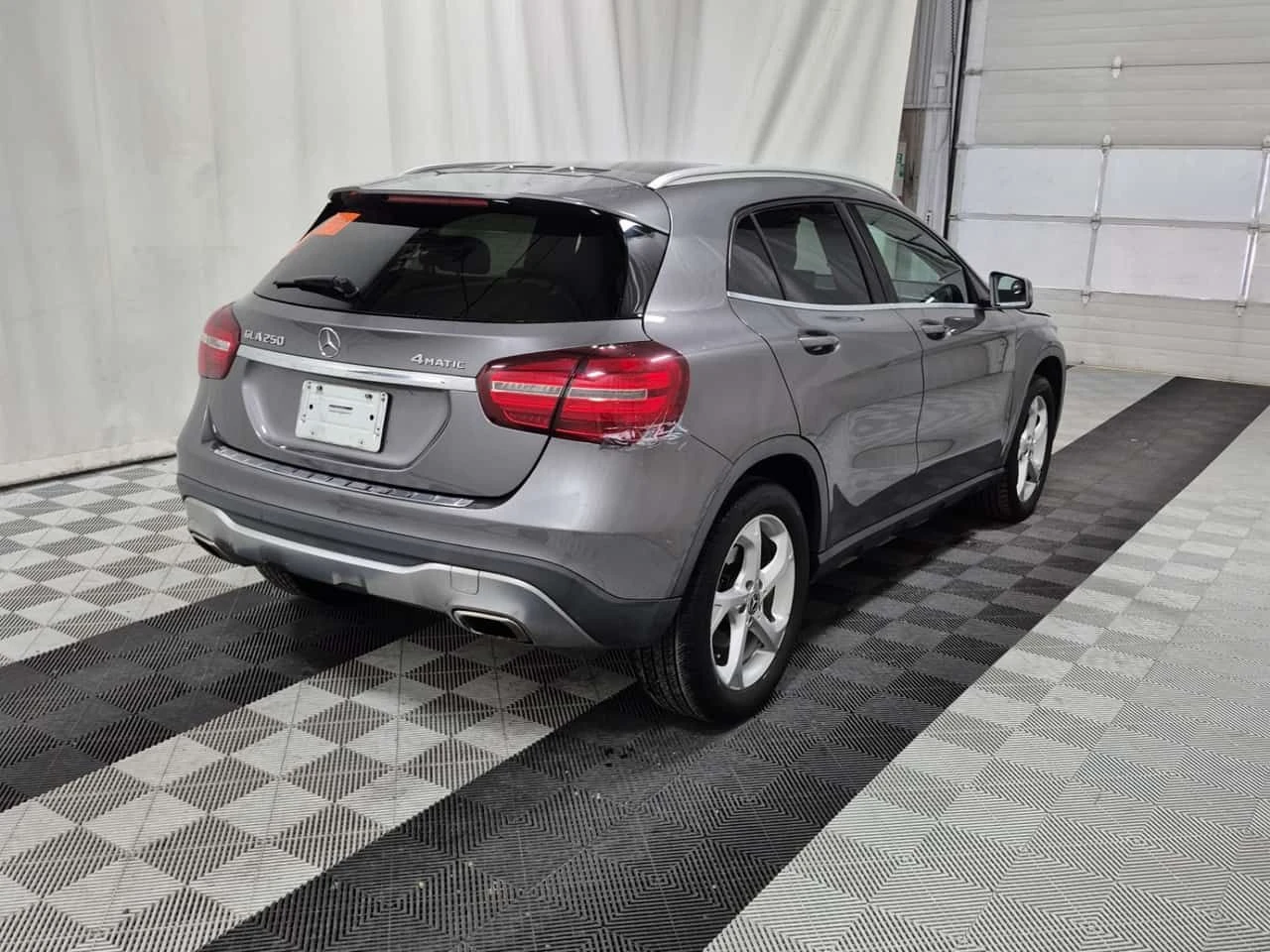 Mercedes-Benz GLA 250 4MATIC* PANORAMA* DISTRONIC* CARFAX *  - изображение 3