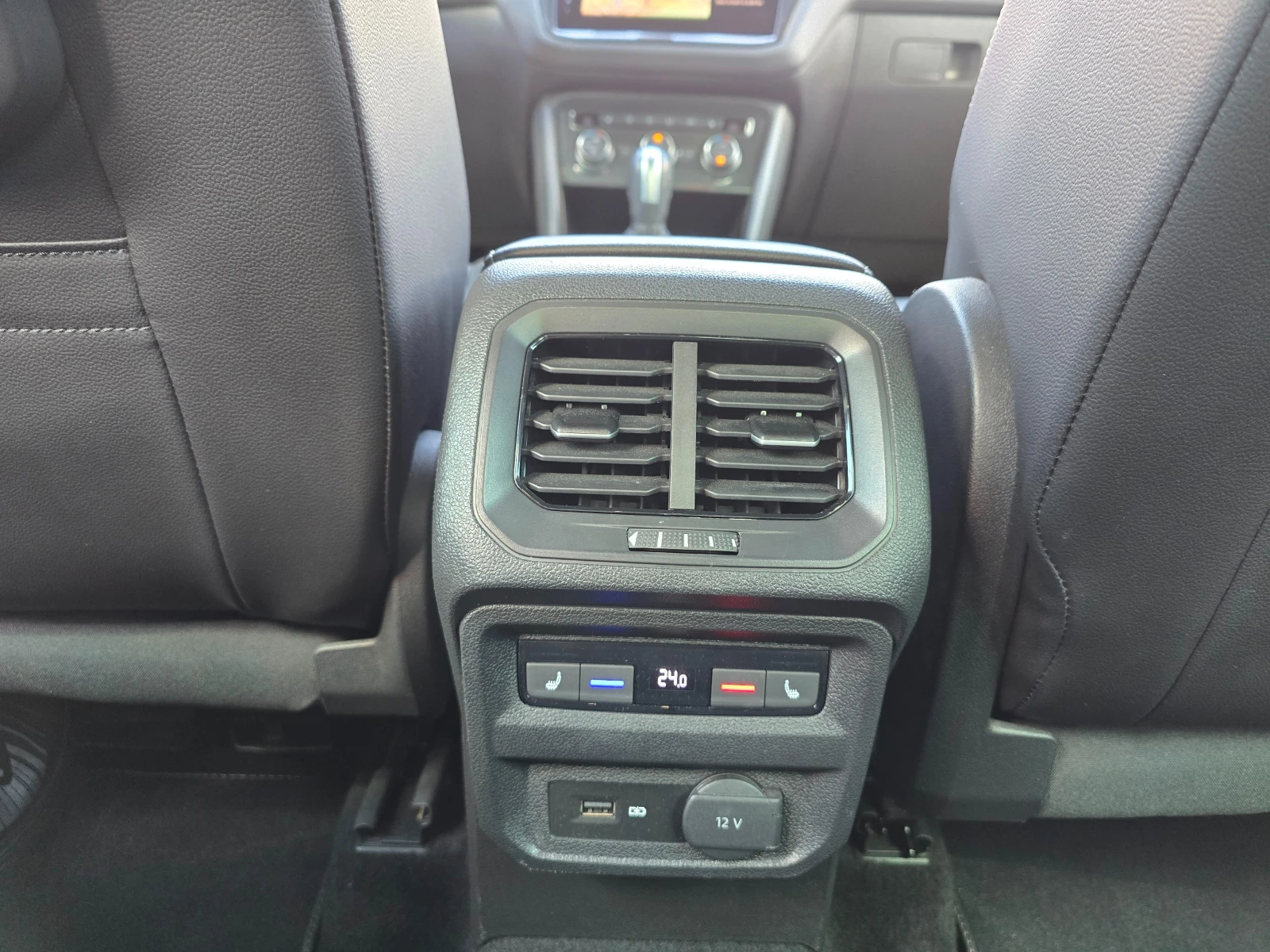 VW Tiguan Highline 2.0 TDI, снимка 10 - Автомобили и джипове - 54220916