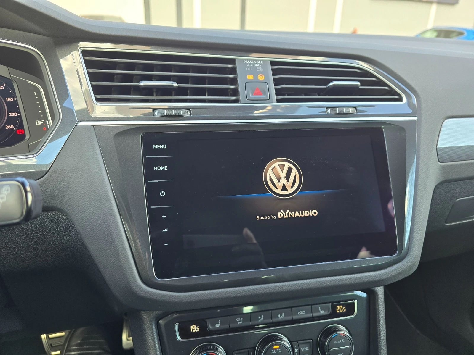 VW Tiguan Highline 2.0 TDI, снимка 9 - Автомобили и джипове - 54220916