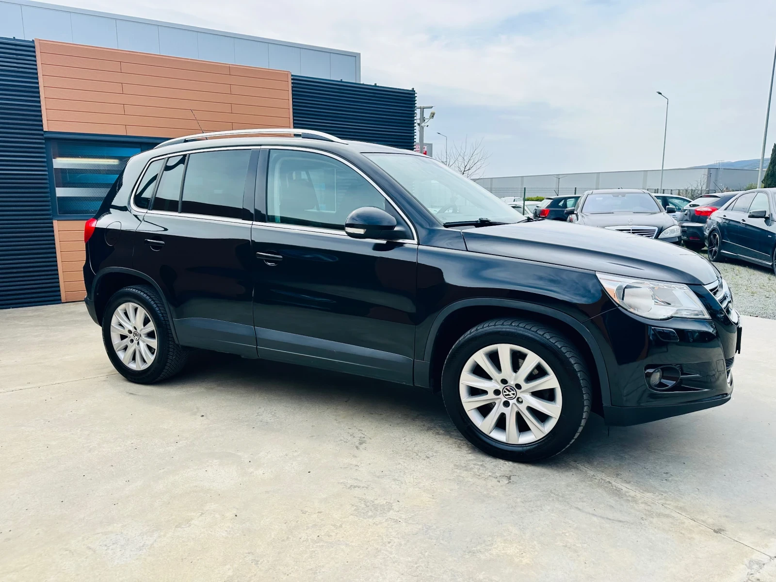 VW Tiguan 2.0TDI/4x4/NAVI/Подгрев/Пилот, снимка 4 - Автомобили и джипове - 54221054