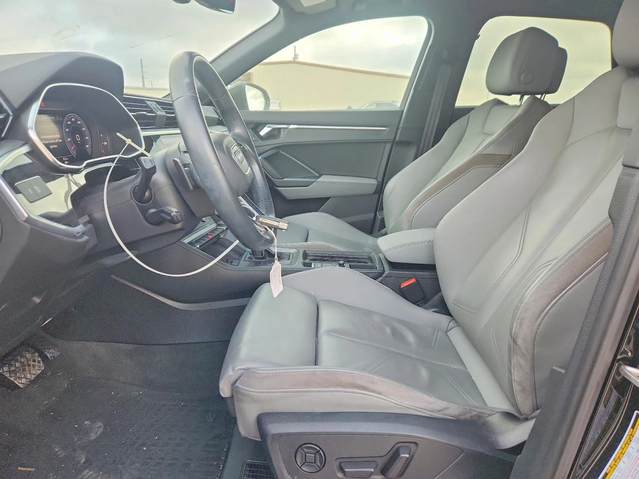 Audi Q3 Premium Plus, снимка 2 - Автомобили и джипове - 54528220