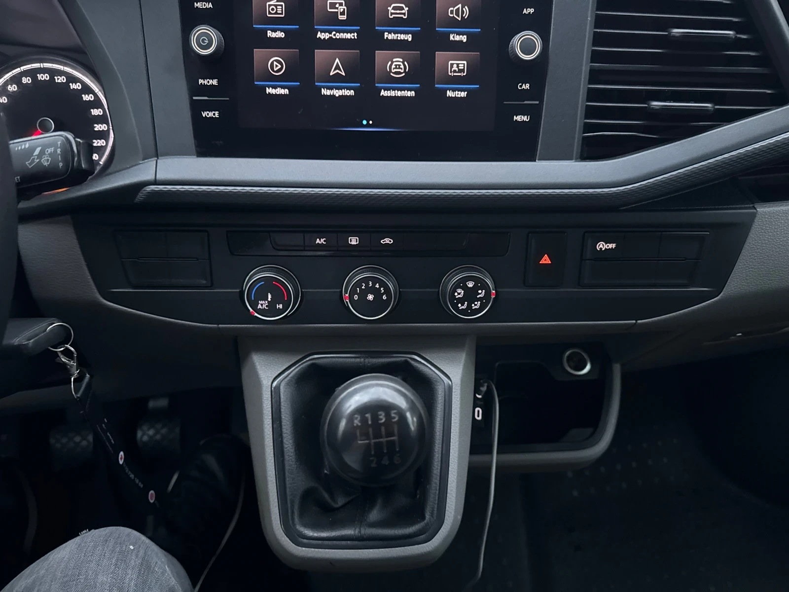 VW Transporter T6.1 2.0TDI 150к.с ДЪЛГА БАЗА 8+ 1, снимка 9 - Бусове и автобуси - 54346229