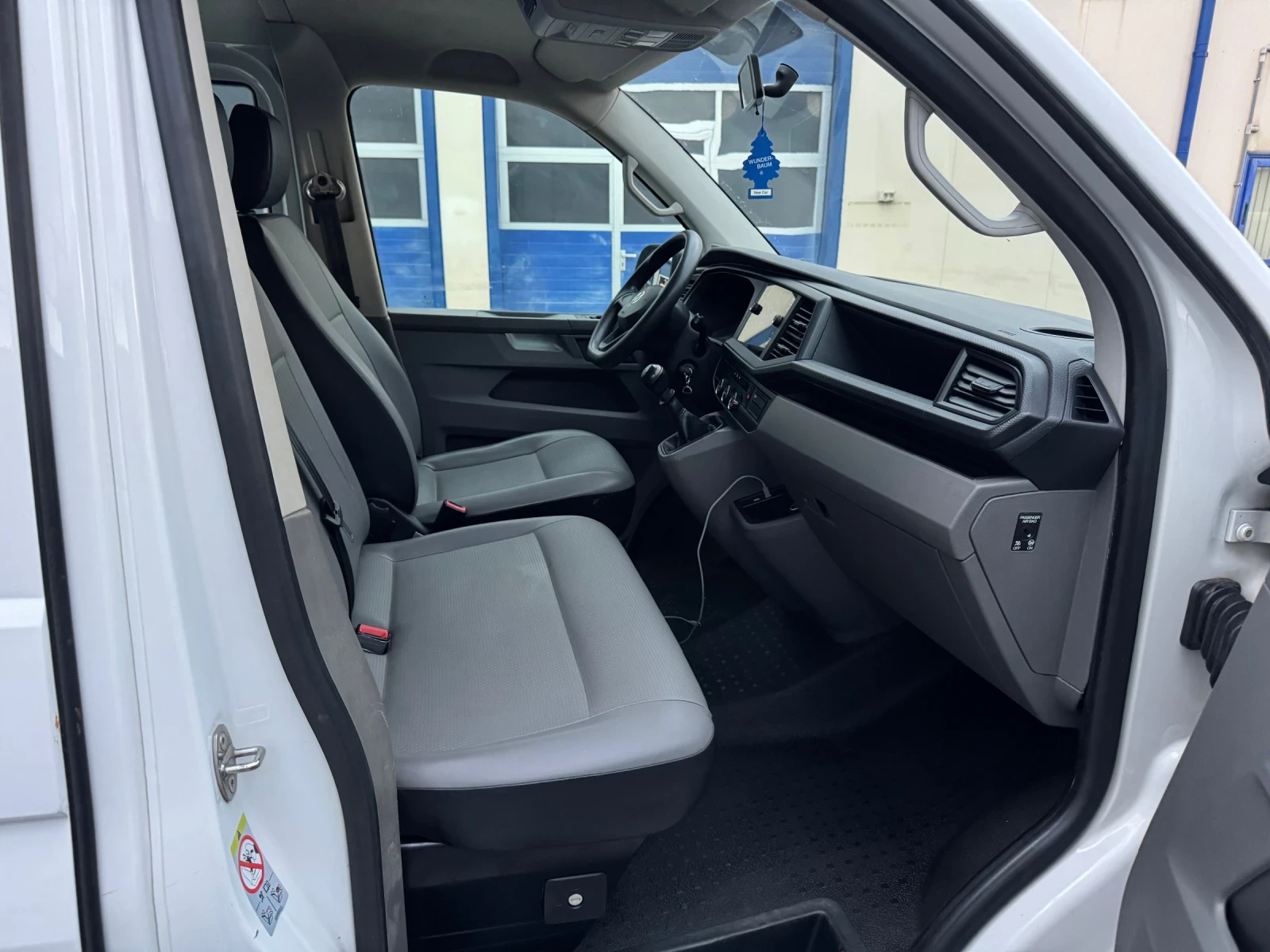VW Transporter T6.1 2.0TDI 150к.с ДЪЛГА БАЗА 8+ 1, снимка 5 - Бусове и автобуси - 54346229