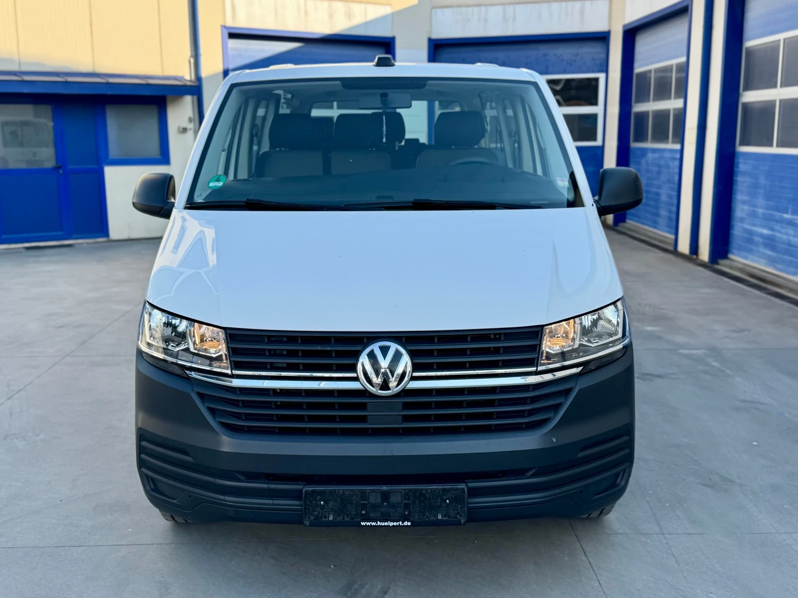 VW Transporter T6.1 2.0TDI 150к.с ДЪЛГА БАЗА 8+ 1, снимка 3 - Бусове и автобуси - 54346229