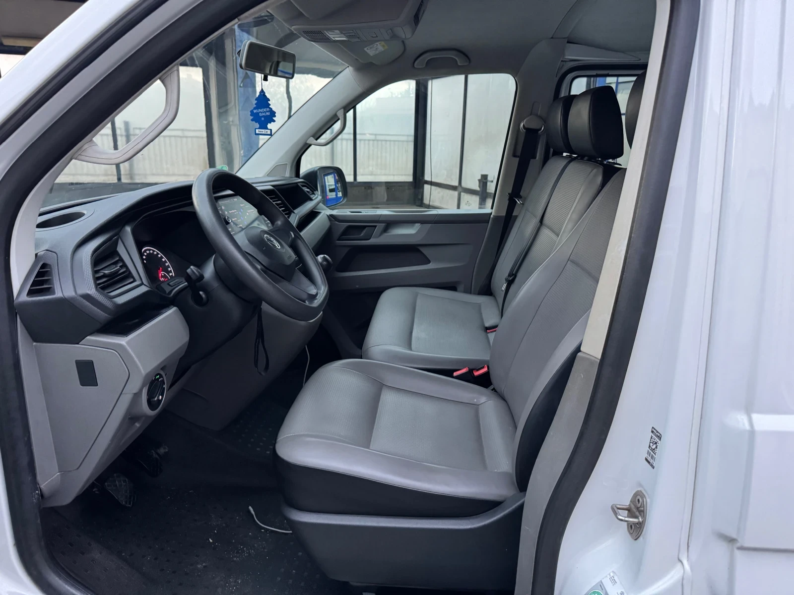 VW Transporter T6.1 2.0TDI 150к.с ДЪЛГА БАЗА 8+ 1, снимка 6 - Бусове и автобуси - 54346229