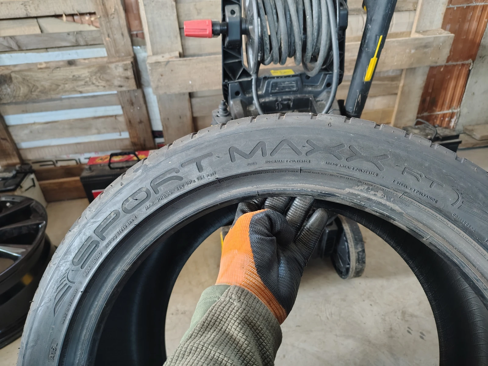 Гуми Летни 275/40R19, снимка 5 - Гуми и джанти - 55844421
