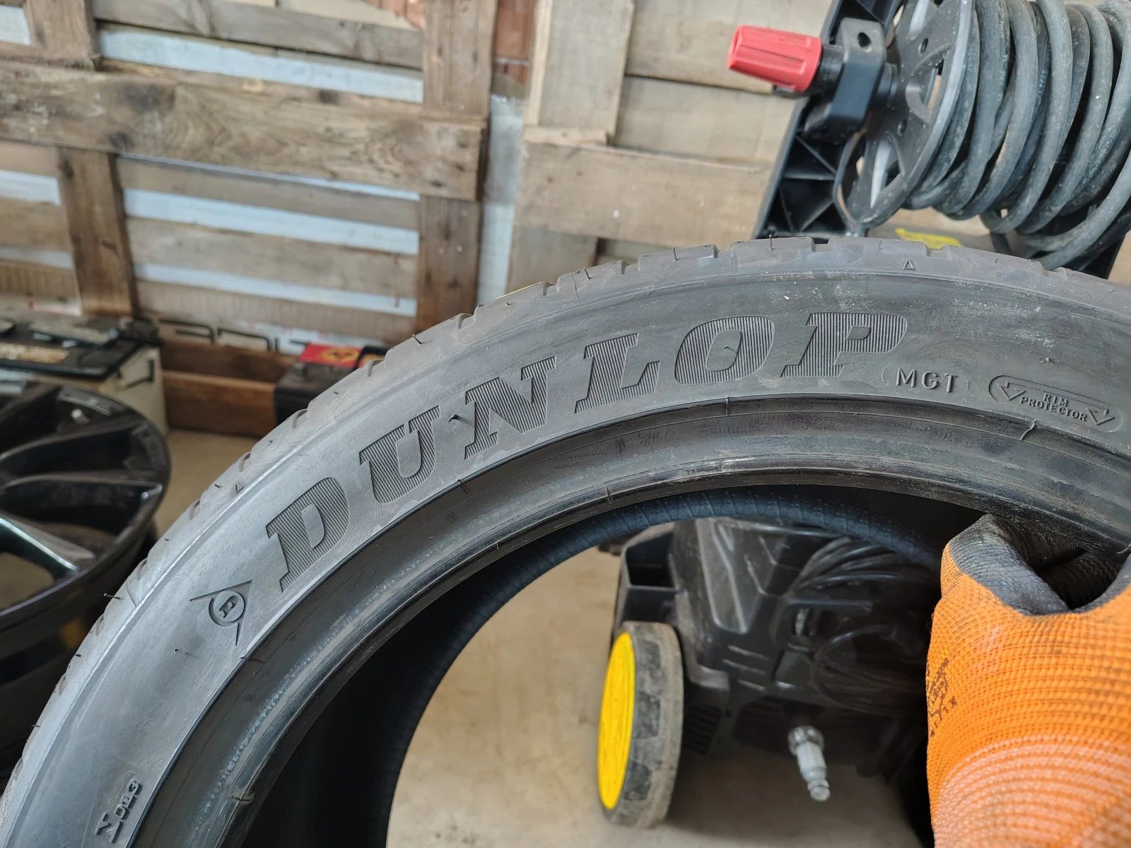 Гуми Летни 275/40R19, снимка 4 - Гуми и джанти - 55844421