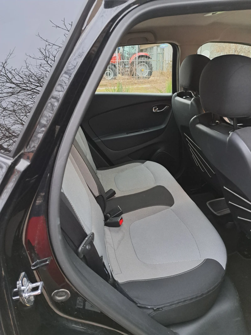 Renault Captur 1.2 TCI, снимка 6 - Автомобили и джипове - 47236144