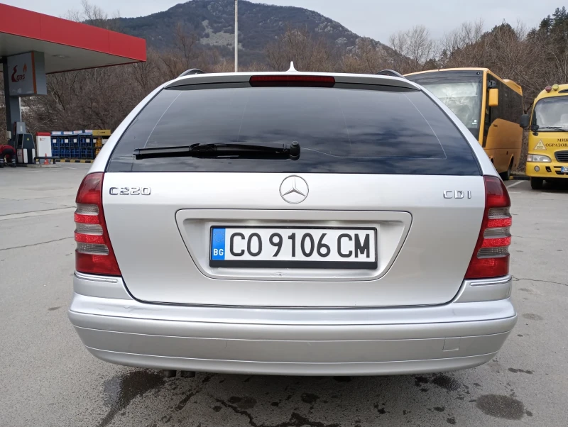 Mercedes-Benz C 220, снимка 4 - Автомобили и джипове - 49143948