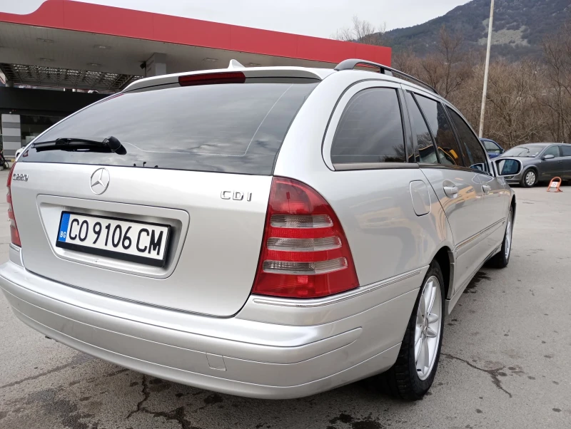 Mercedes-Benz C 220, снимка 3 - Автомобили и джипове - 49143948