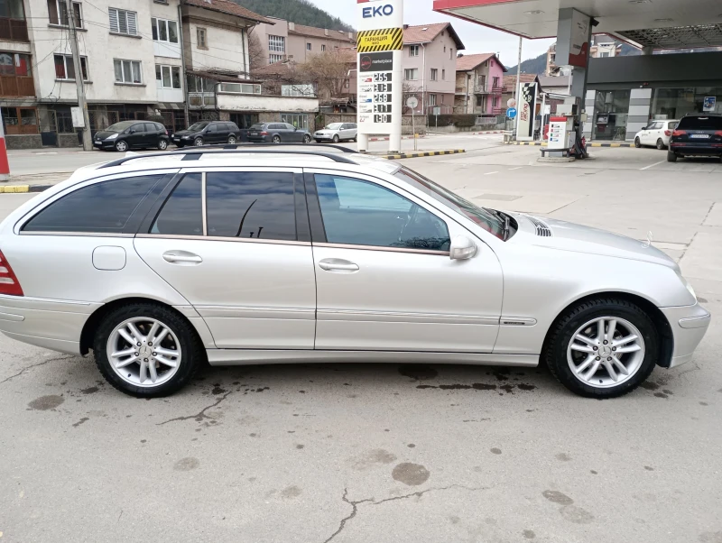 Mercedes-Benz C 220, снимка 2 - Автомобили и джипове - 49143948