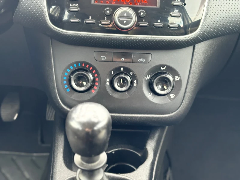 Fiat Punto LPG* 1.4* ФАБРИЧНА ГАЗ, снимка 15 - Автомобили и джипове - 52597894