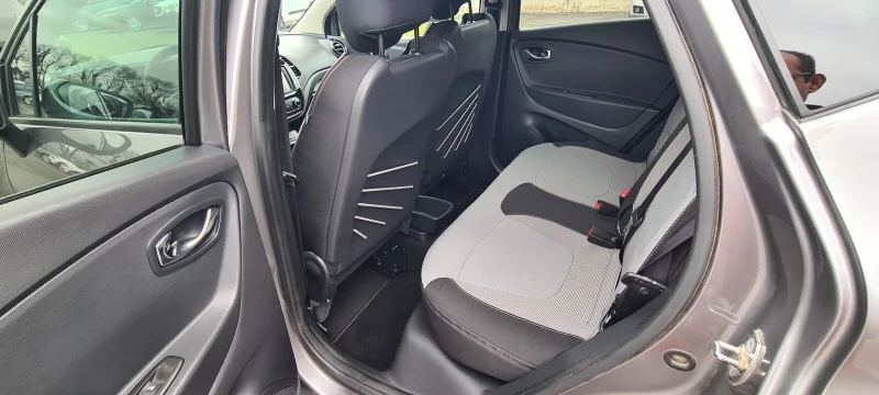 Renault Captur 1.2, снимка 9 - Автомобили и джипове - 53096139